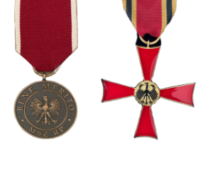 Bundesverdienstkreuz und Bene Merito Medaille